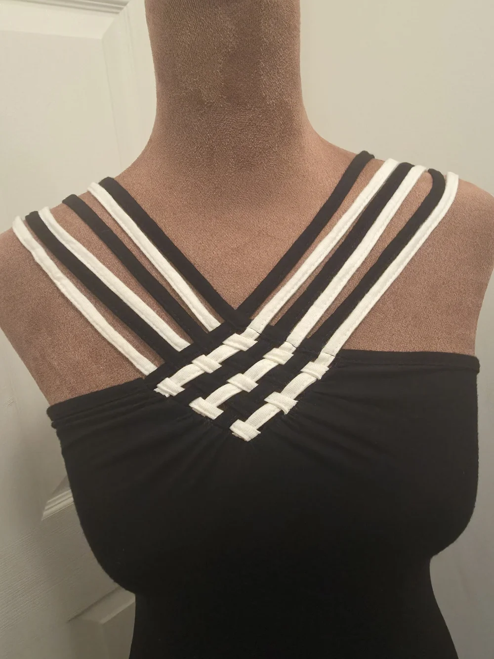 Y2K Size M Black & White Strappy Cami Top Tank